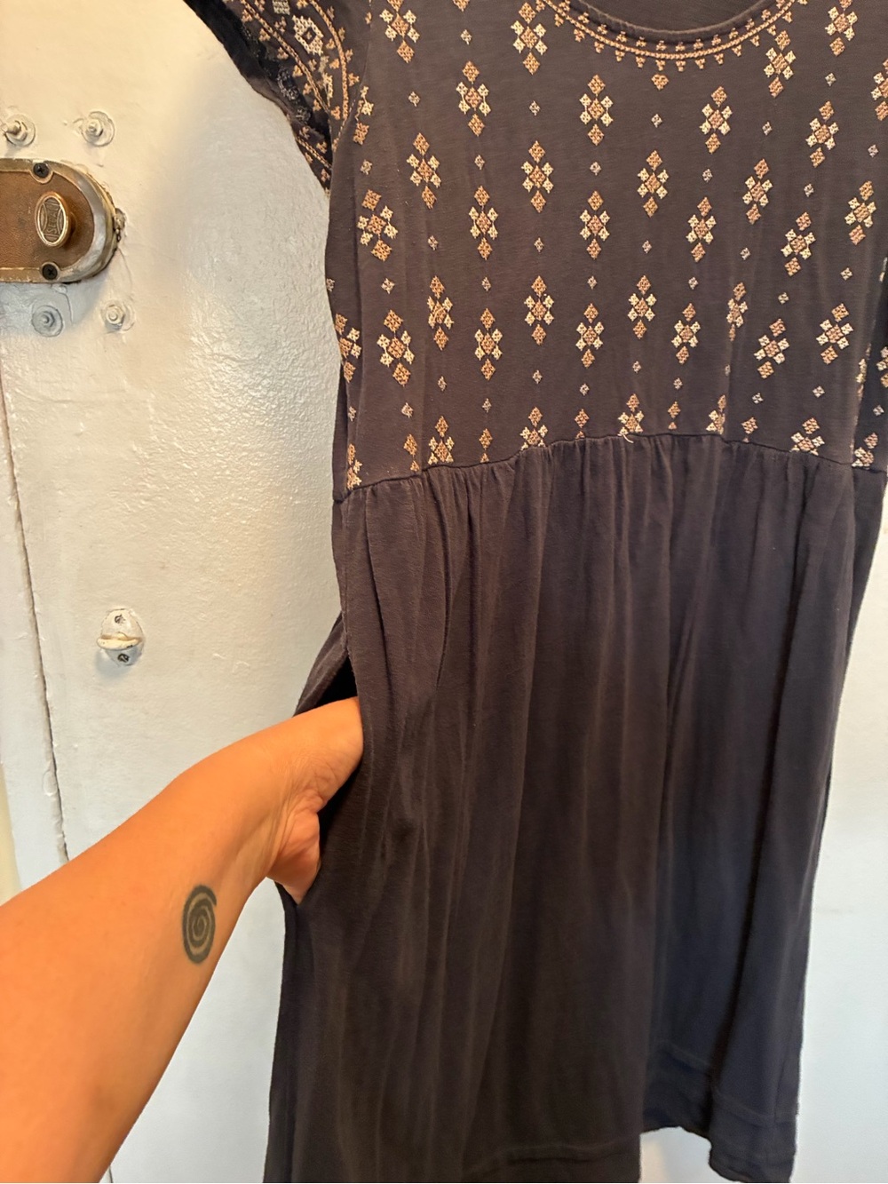 Garnet Hill organic cotton dress - indigo blue with embroidery - Picture 4 of 5